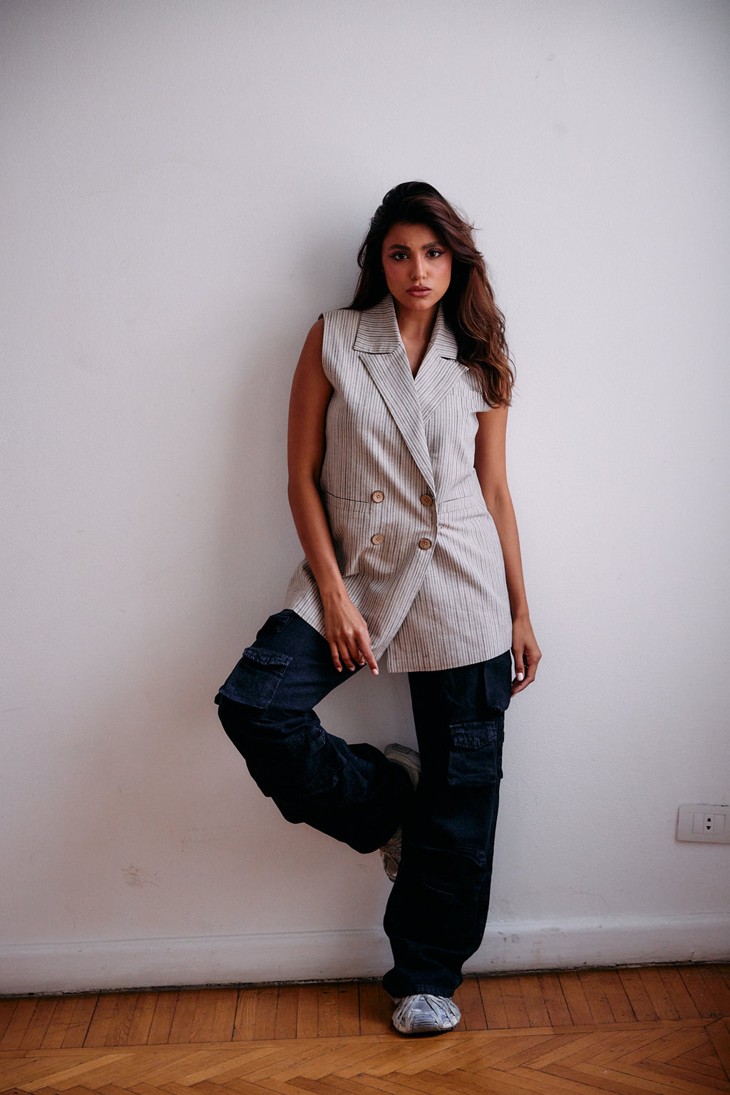 Sleeveless blazer in biege