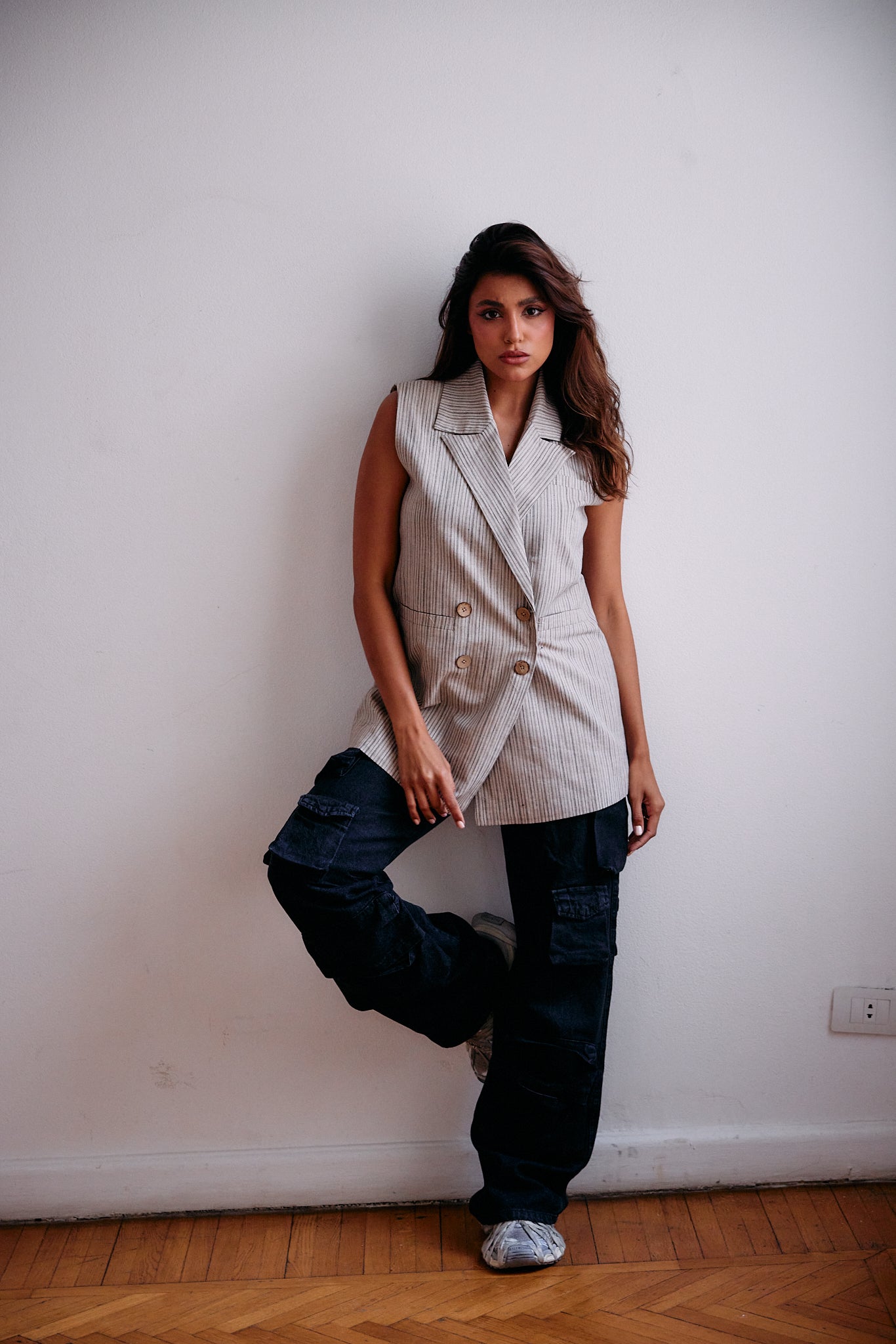 Sleeveless blazer in biege